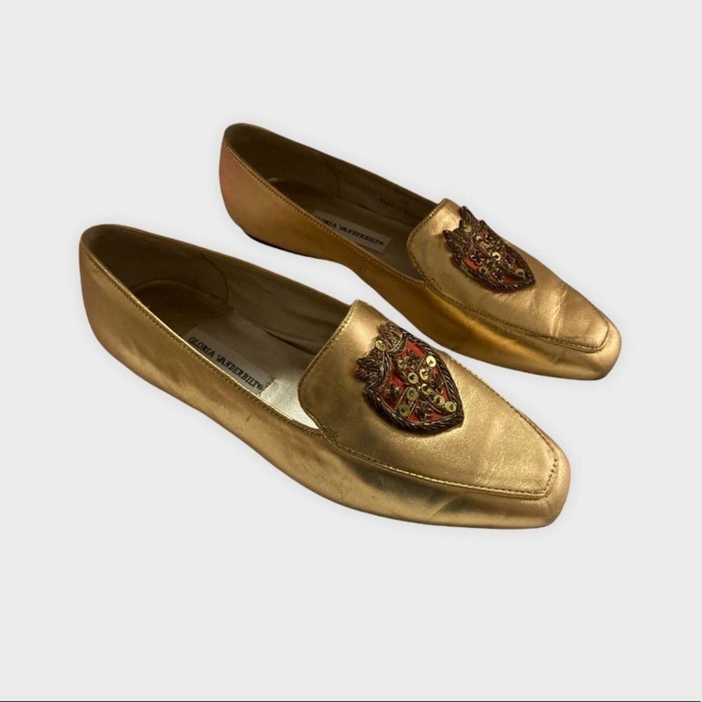 Gloria Vanderbilt Gold Crest Loafer